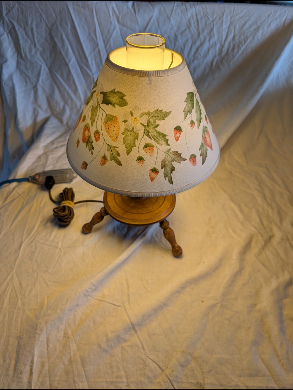 2/120$ Vintage White Lamp with Green and Pink Strawberry Motif